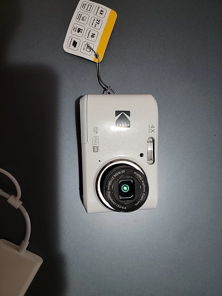 Kodak PIXPRO FZ45 Digital Camera White with Case and SanDisk 32 GB SD card - Image 4 of 4