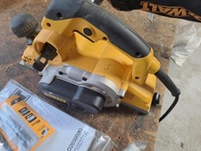 Dewalt electric planer D26500, 240v, twin cut in heavy duty case.