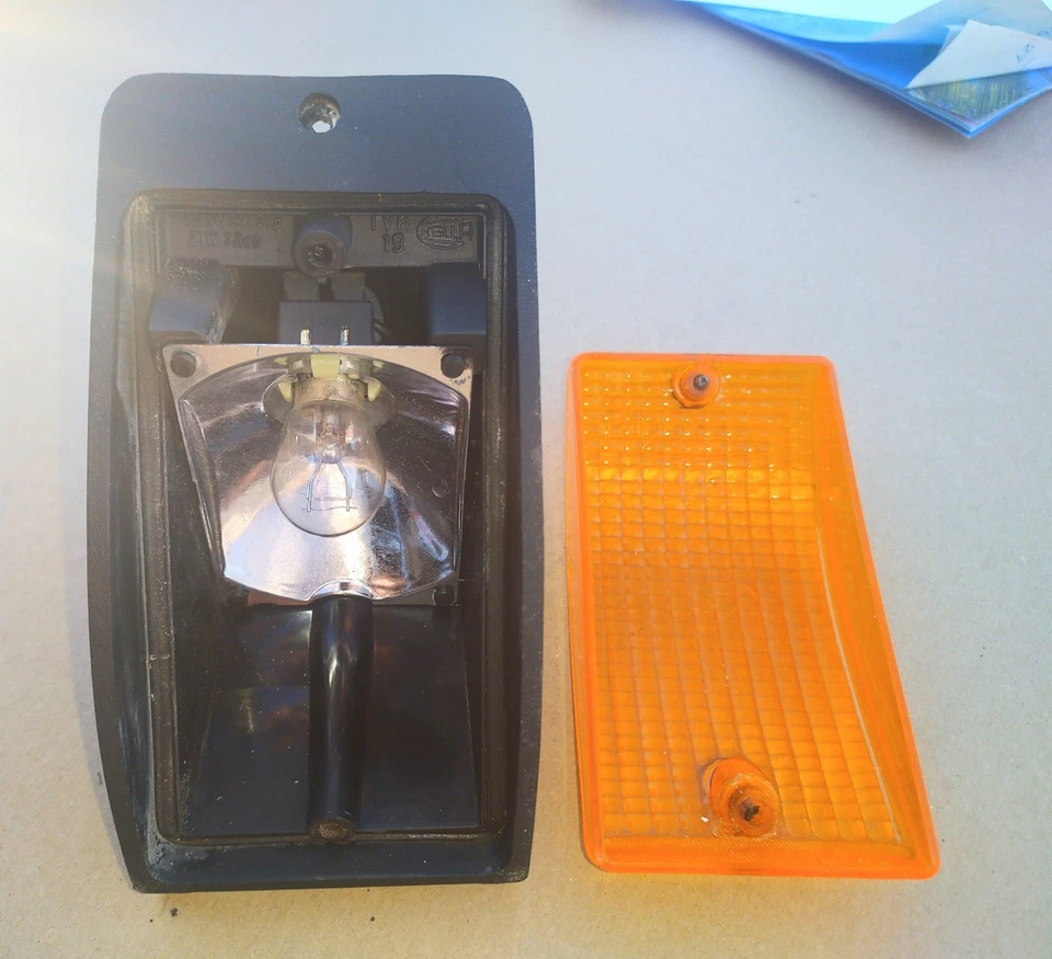 PORSCHE 924 944 1977-84 LUZ DE GIRO CARCASA CONDUCTOR DELANTERO BOSCH Foto 2 de 4