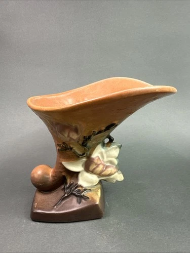 1940s Roseville American Art Pottery Magnolia 184-6 Cornucopia Vase NR