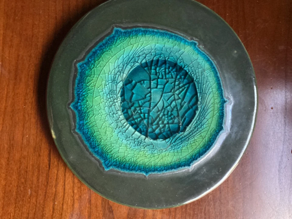 West Elm* Incrustación de vidrio agrietado prensado de cerámica *Remache *8,5” *Pesado* De colección Foto 2 de 4