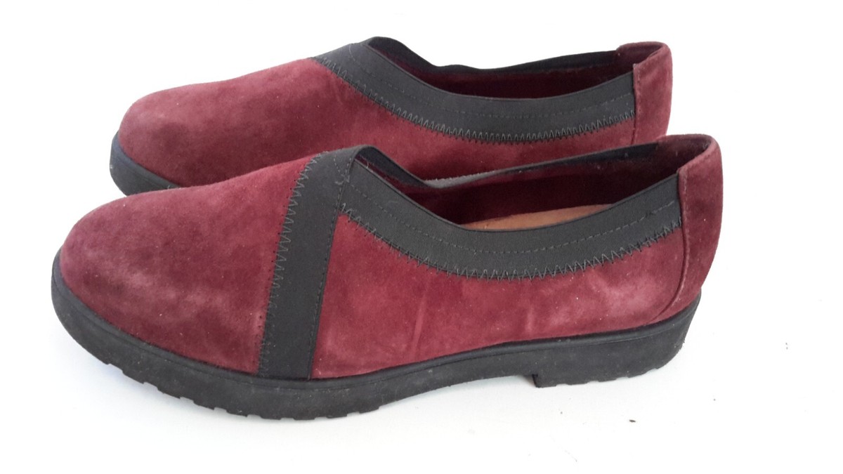Clarks Women Size 7 M Loafers Burgundy Suede Slip On Shoes 