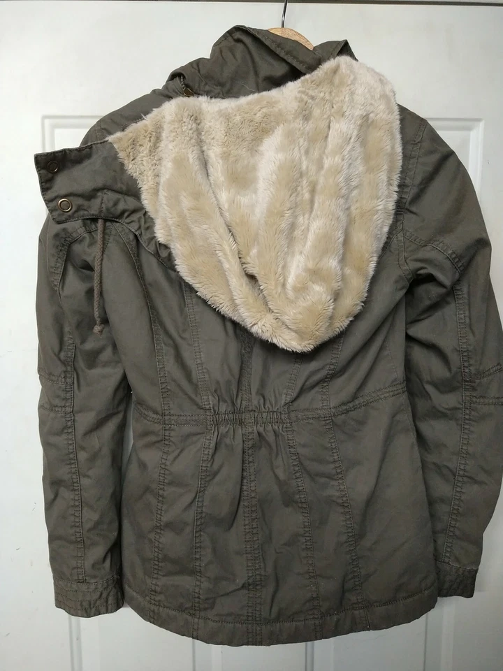 Chaqueta de Campo Extraíble con Capucha Estilo Militar CLOCk HOUSE Damas Talla M Foto 2 de 4