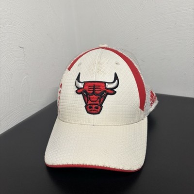 Adidas Chicago Bulls Trucket Hat White Red Cap NBA Mesh Back Size Small/Medium