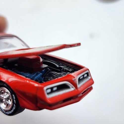 Johnny Lightning 1978 Pontiac Firebird Trans Am Red V8 Opening Hood 1/64 - Picture 3 of 7