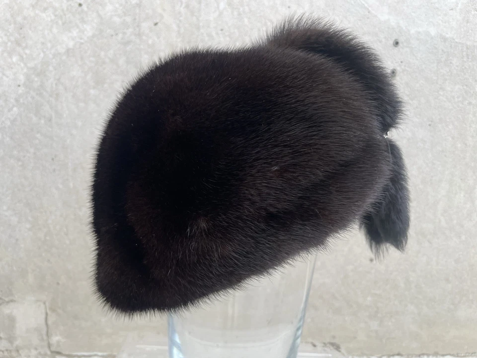 Sombrero de piel de visón real marrón oscuro cerca del color negro hecho en Finlandia talla única Foto 3 de 4