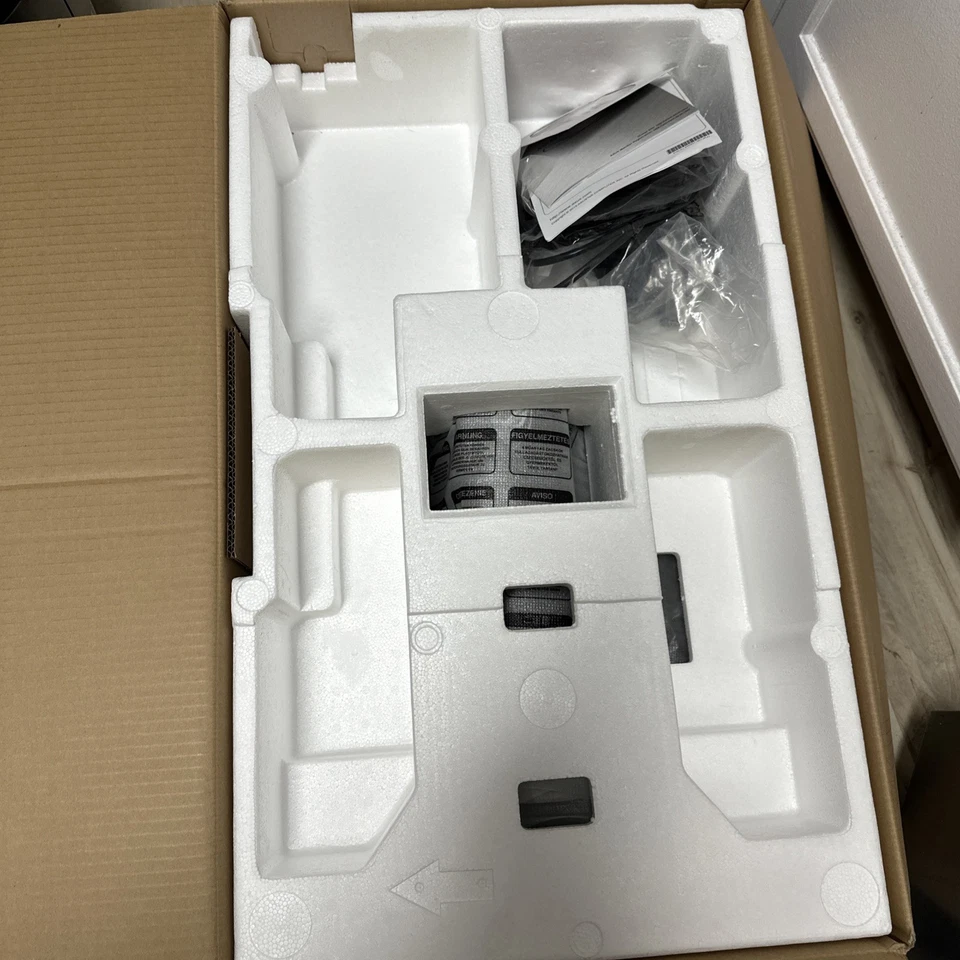 ASUS ROG Swift PG279Q 27 inch, LED Monitor, IPS, 165Hz, G-SYNC, and Original Box - Image 3 of 4