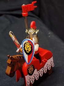 LEGO Minifigure Castle Royal Knight King Lion Horse Barding