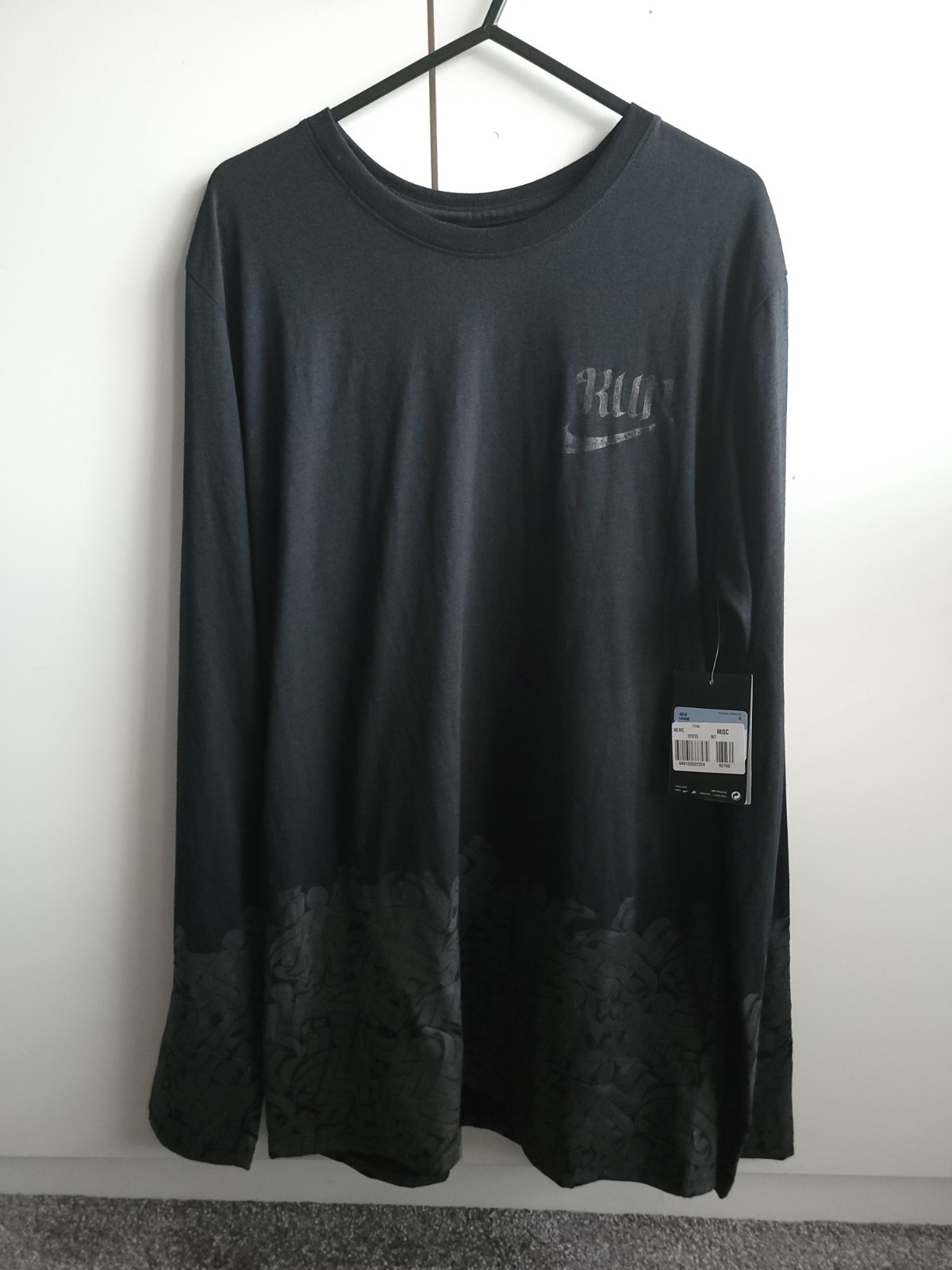 NIKE DRI-FIT RUNNING LONG SLEEVE TOP SIZE M (804535 010) BLACK
