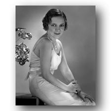 Helen Hayes Photo 8x10 Portrait