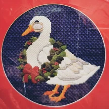 Vintage Creative Circle #2519 "Holly Duck" 10" Diameter on 13" x 13" Canvas
