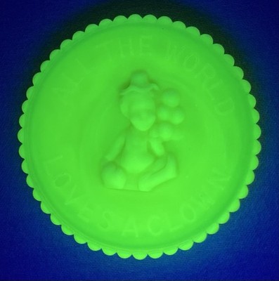 Vtg Mosser PeeWee Uranium Vaseline Glass Clown Plate All The World Love Clown UV