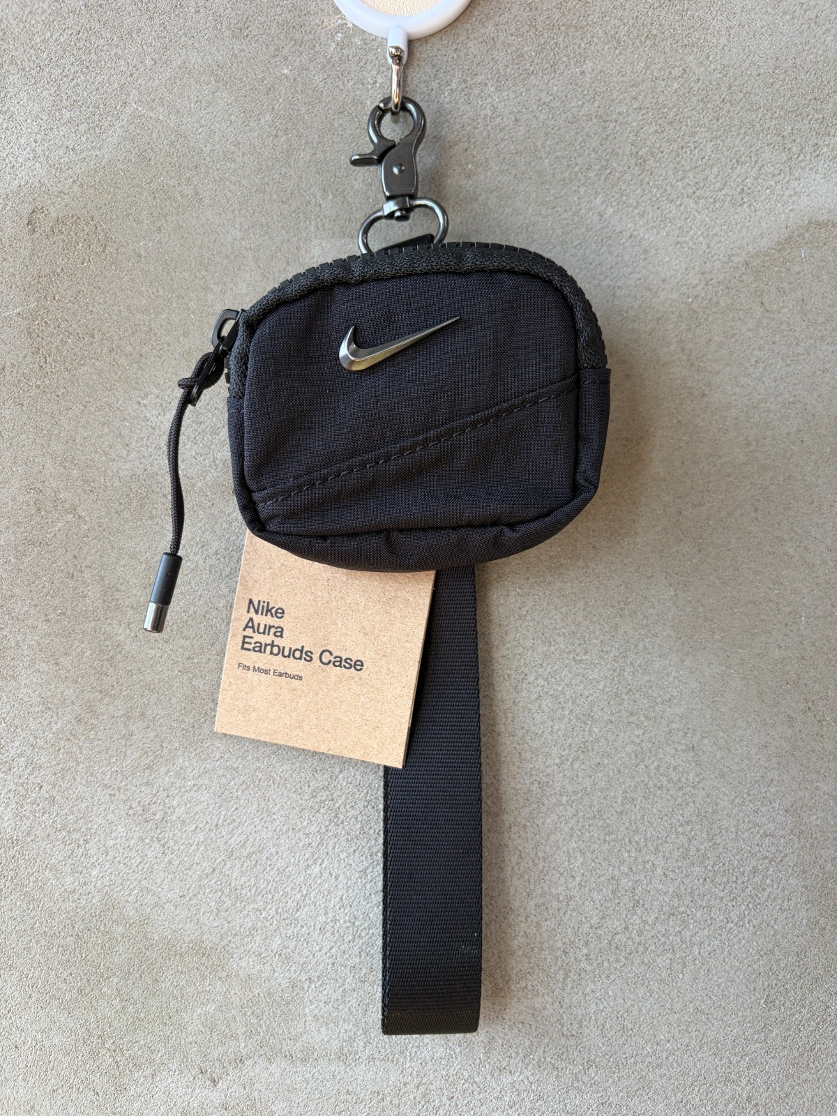 Nike Aura Earbuds Case Unisex Sports Casual Lifestyle Mini Bag Black II5123-013 8790₽