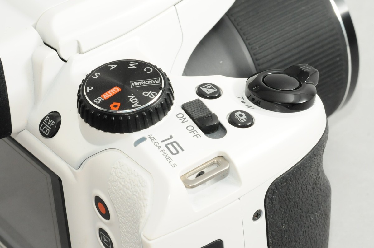Near Mint FUJIFILM FinePix S8200 White Digital Camera From