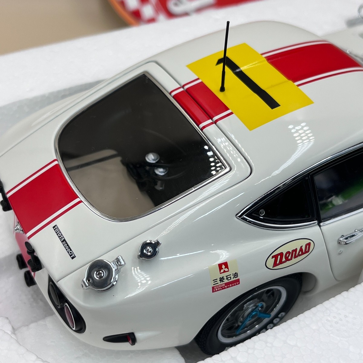 AUTOart 1/18 Toyota 2000GT 24 hrs Fuji Japan 1967 #1 Red AUTOart 1/18 Toyota 2000GT 24 hrs Fuji Japan 1967 #1 Red