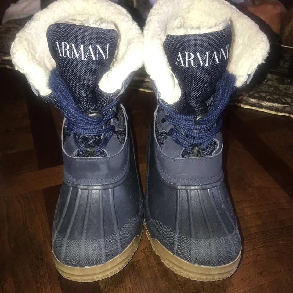 Botas de nieve aisladas Armani Junior UNISEX azul marino TALLA 31/32 EE. UU. TALLA 1-1,5 Foto 3 de 4