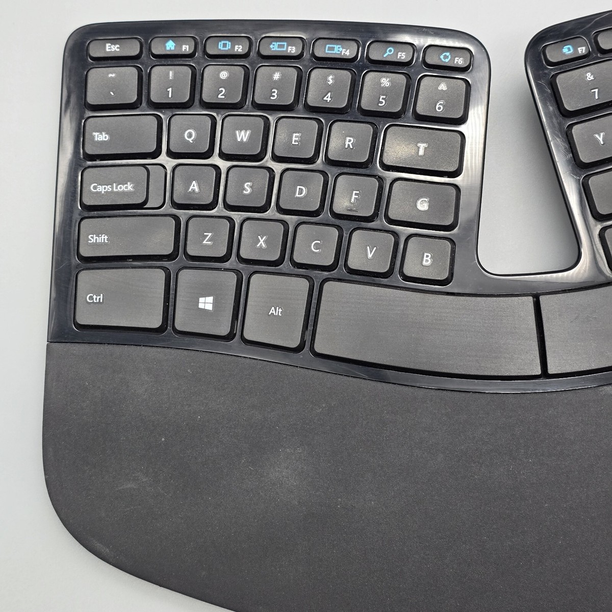 Microsoft Sculpt Ergonomic Wireless Keyboard 1559 Working NO