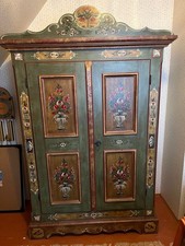 Voglauer Bauernschrank mit Mehrzweckeinteilung Altgrün Anno 1800 Massiv Bemalt