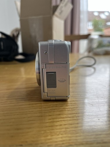Sony Cyber-shot DSC-W1 Compact Digital Camera 5.1MP 3x Optical Zoom Silver - Picture 4 of 8