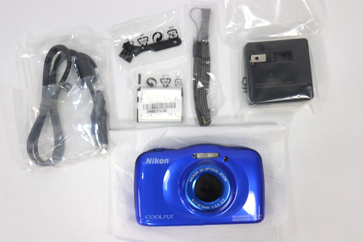 Nikon Coolpix S33 13.2 MP Waterproof Digital Camera Blue NEW in