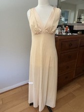 VINTAGE VANITY FAIR NIGHT GOWN SIZE 36 PEACHFLOWER BODICE