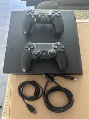 PlayStation 4 mit 2 Controllern