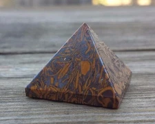 NATURAL CALLIGRAPHY STONE (MIRIAM STONE) MEDIUM GEMSTONE PYRAMID 27-30mm