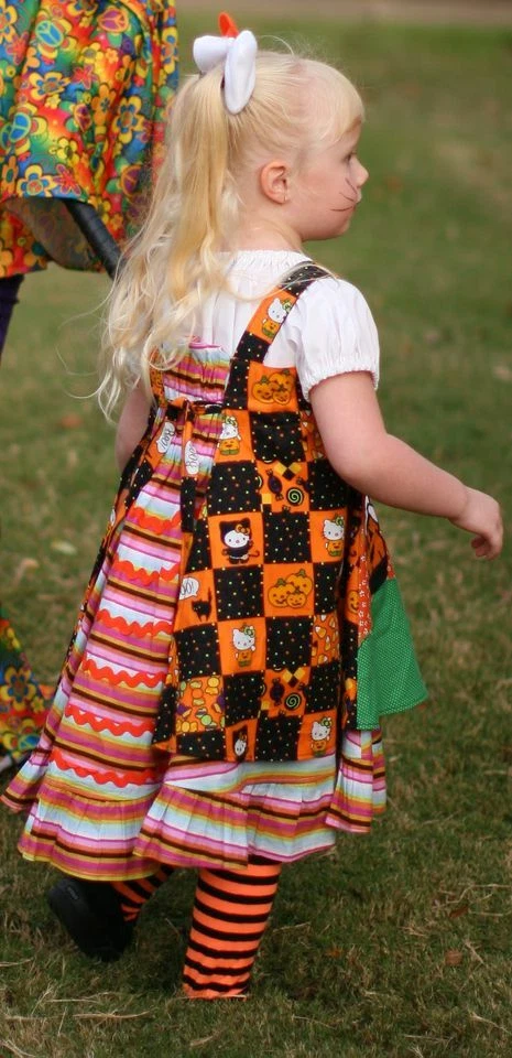 HELLO KITTY HALLOWEEN DRESS GIRLS (3 to 6) Renaissance Angel Boutique Dress Foto 4 de 4