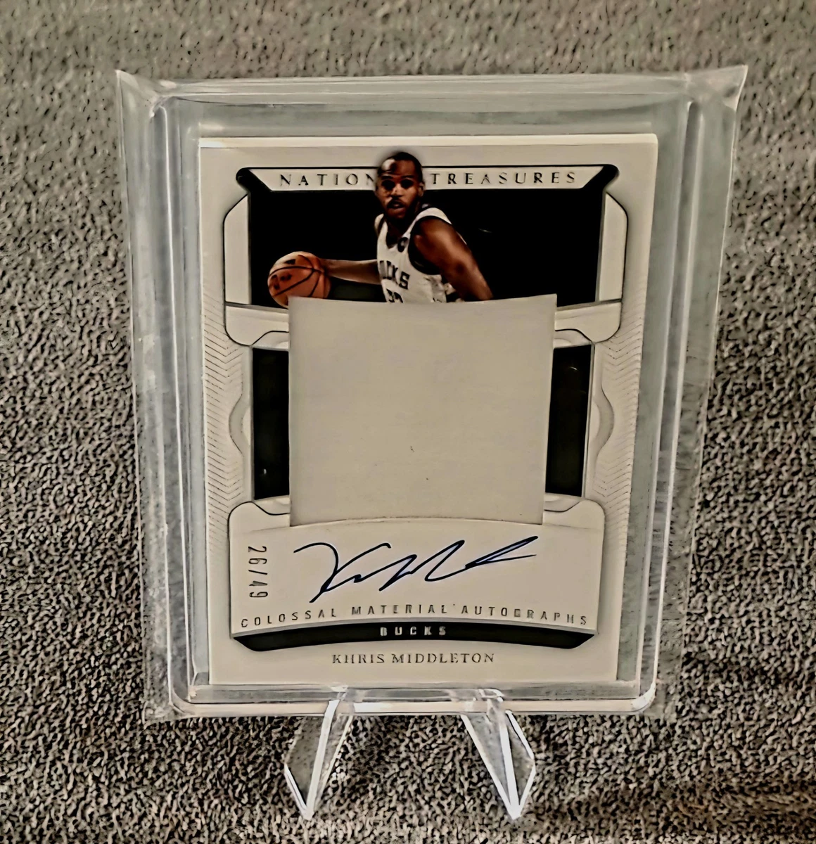 Khris Middleton Basketball Autographed Sports Trading Cards