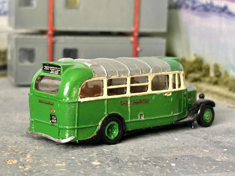 A VARNEY TRANSPORT REPLICAS WHITE METAL A.E.C. RT BUS 'LONDON TRANSPORT