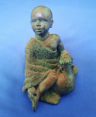 Vintage Resin Tribal Child Figur aus der Massai Serie ''Soul Journeys''