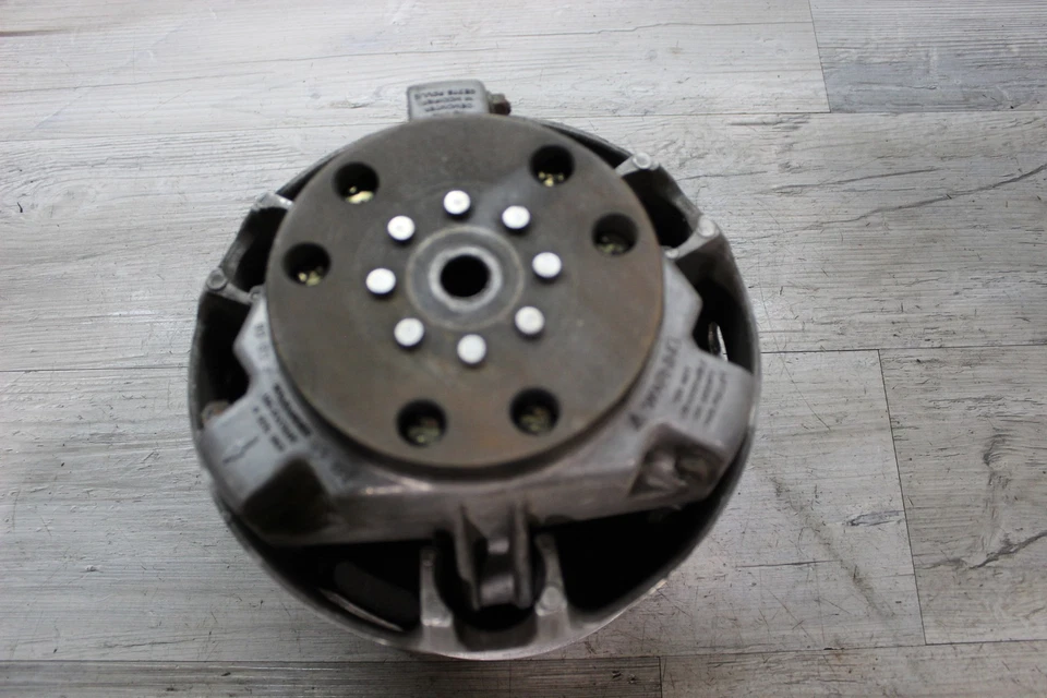 2004 Ski-doo Summit 800 Primary Drive Sheave Clutch - Image 2 of 4