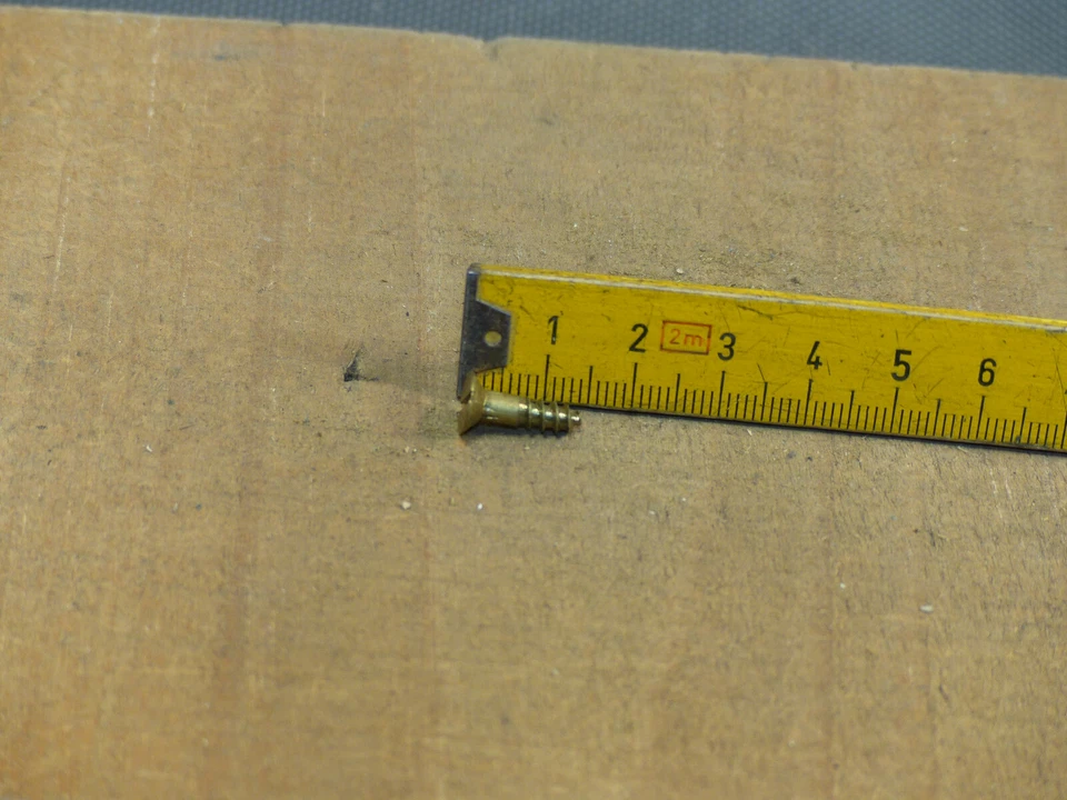 Lot de vis à bois laiton tete fraisée ancien stock quincaillerie 3.5x15  25 pces - Photo 3/4