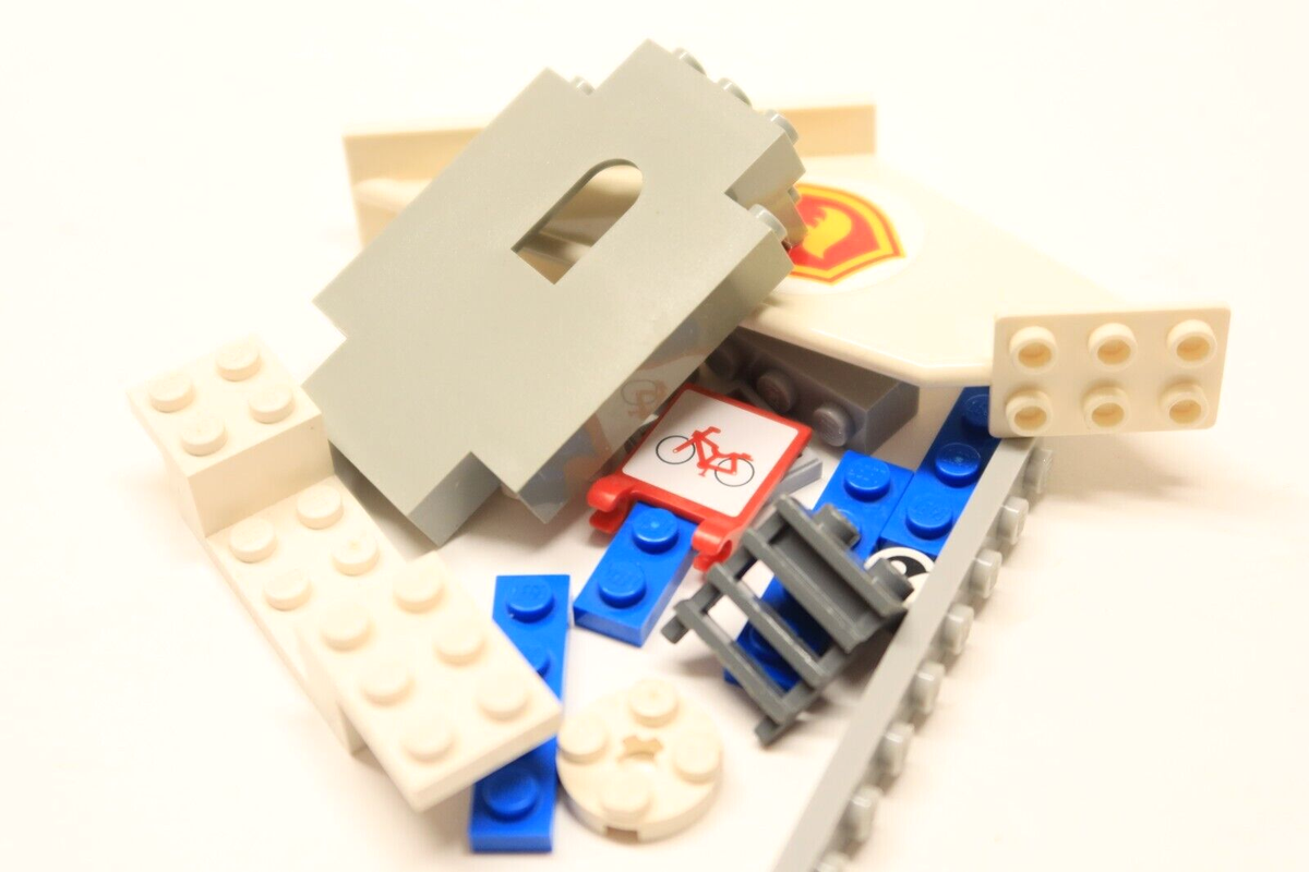 14 Lego Large Lot Pirates ship 31109 Blacksmith Minifig Skeleton