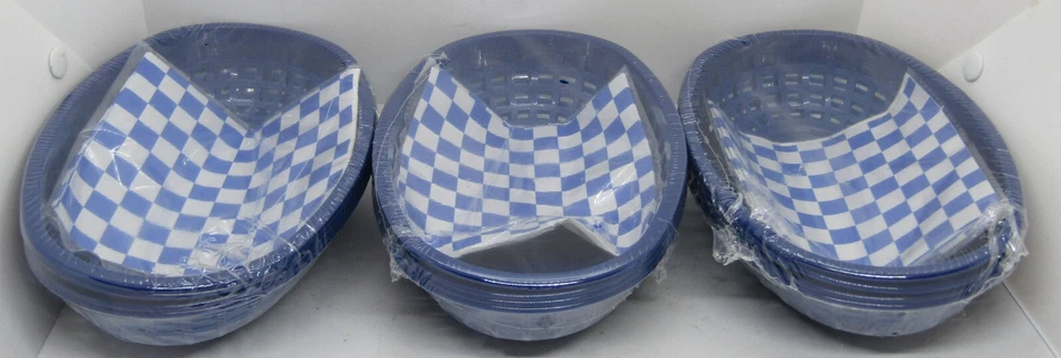 Juego de 4 cestas de plástico de 10" azul cobalto con servilletas de papel a cuadros azules Foto 3 de 4