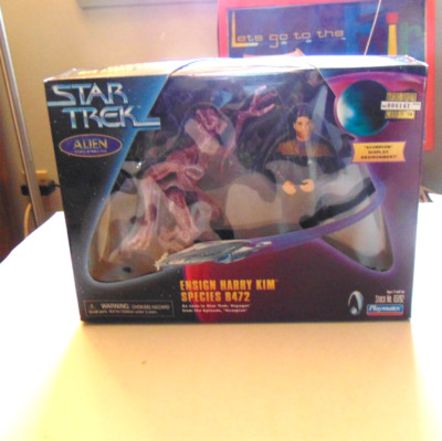 1998 PLAYMATES STAR TREK VOYAGER ENSIGN HARRY KIM SPECIES 8472 NIB NRFB
