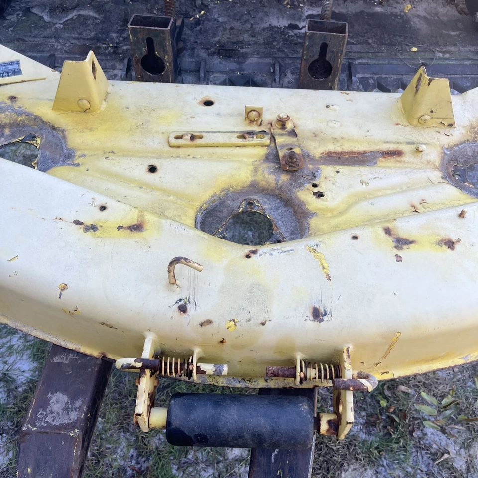 JOHN DEERE 316 318 332 50 CUBIERTA CORTACÉSPED CARCASA AM100164 Foto 3 de 4