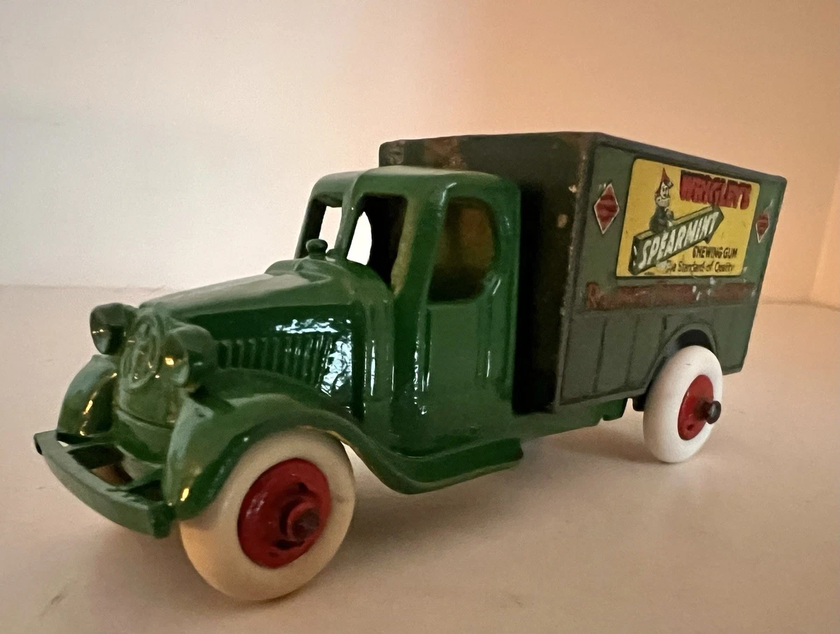25+ TootsieToy Vintage Manufacture Diecast Cars, Trucks & Vans