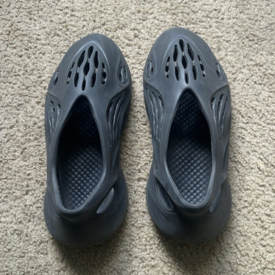 adidas Yeezy Foam Runner Men s Black US 10 Slip-On Breathable Lightweight
