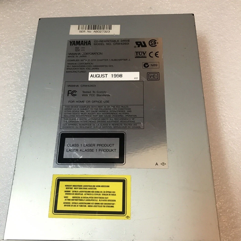 Yamaha 4-2-6 CRW-4260t CD-ReWritable SCSI 50-pin CDROM Drive W/ Block Size 512 Foto 2 de 3