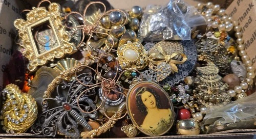 2 Lb Costume Jewelry VTG Modern Craft Junk Lot Wearable Untested Lot 29