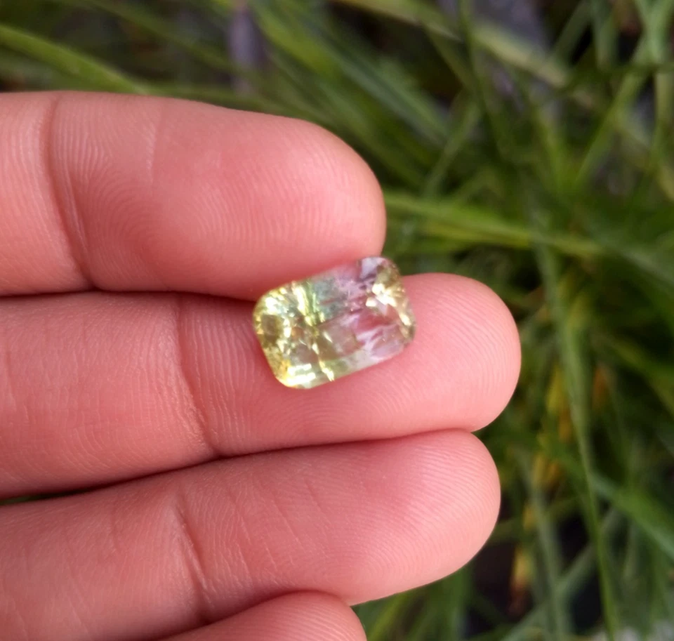 Natural Bi-Color Tourmaline 4.45 Carats Loose Gemstone from Afghanistan - Image 4 of 4