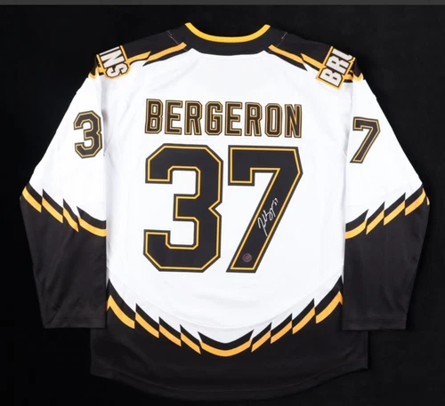 Patrice Bergeron Boston Bruins Signed Pooh Bear Official Hockey Jersey COA