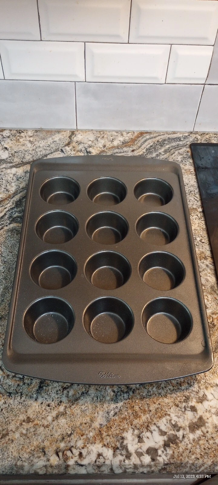 New Wilton Muffin Top Pan Perfect Results Premium Non-Stick Bakeware, 12-Cup