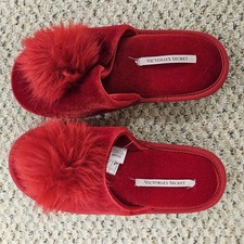 NEW VICTORIA'S SECRET POM POM FUZZY RED Velvet LOUNGE SPA SLIPPERS SIZE S 6-7