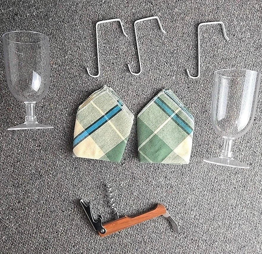 Juego de vino vintage años 90 picnic plus kit estuche de transporte abridor vasos servilletas Foto 3 de 4