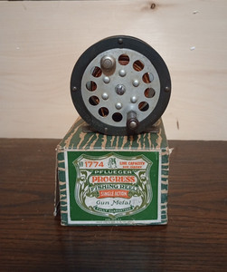 Moulinet Pflueger Progress - un vieux moulinet de pêche à la mouche