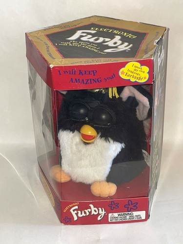 Graduation Furby Special LE occhi chiusi sigillato in fabbrica Tiger Electronics ERRORE - Foto 9 di 10