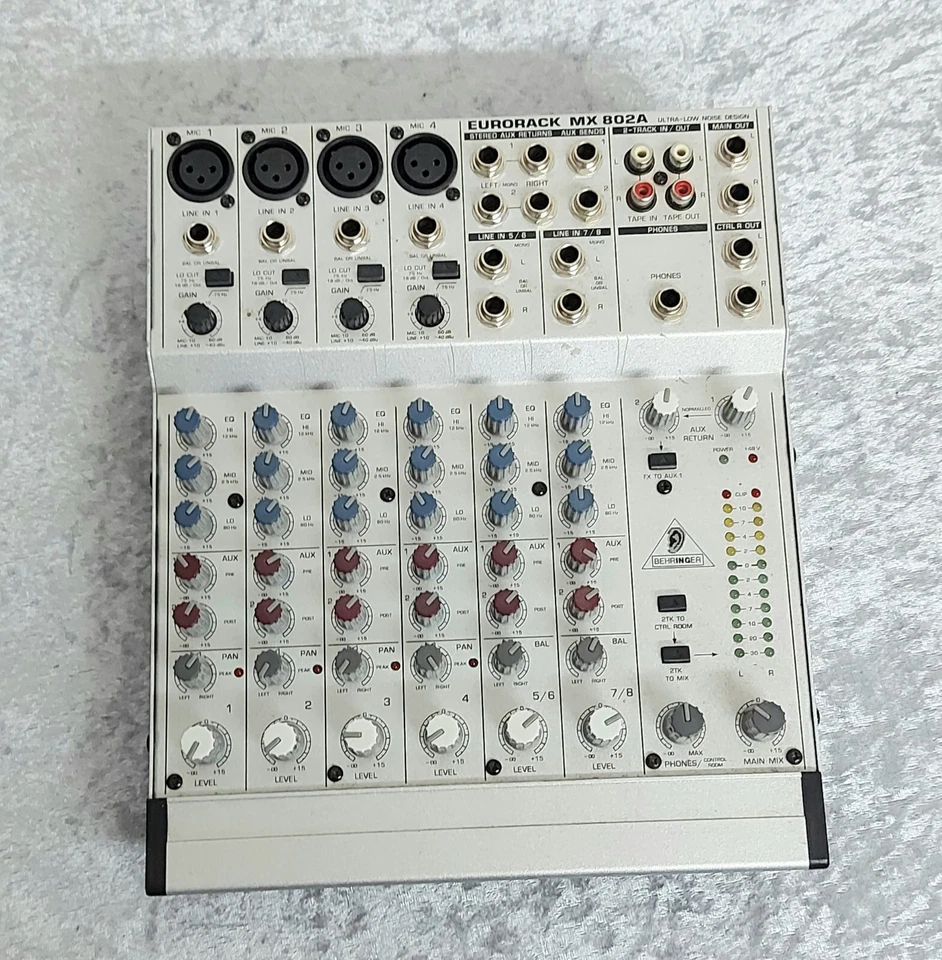 Mixer Behringer MX802 Eurorack 6/8 Kanäle