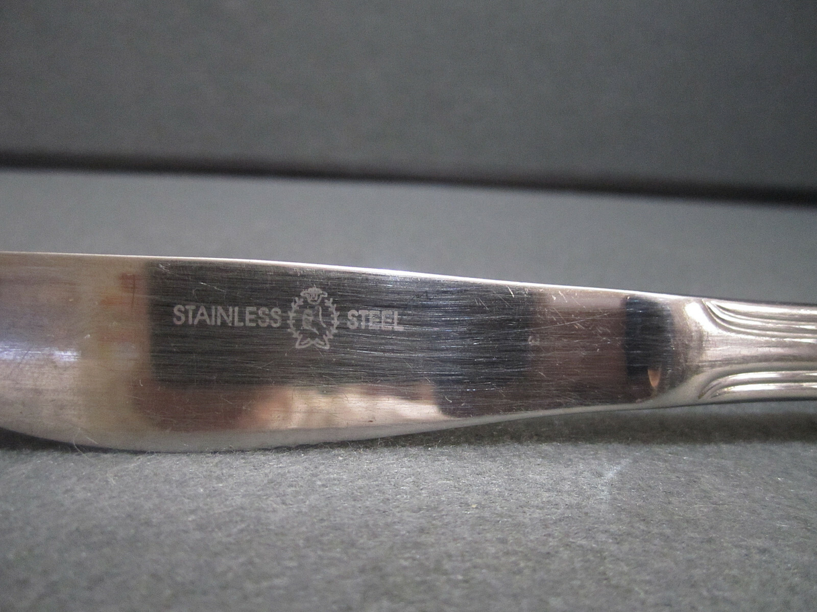 30 pcs Stainless 18/8 Sliverware Flatware 16 Dinner Forks & 14 Dinner Knives 